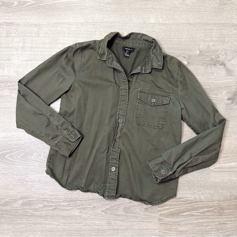 •FOREVER 21• OLIVE GREEN BUTTON UP